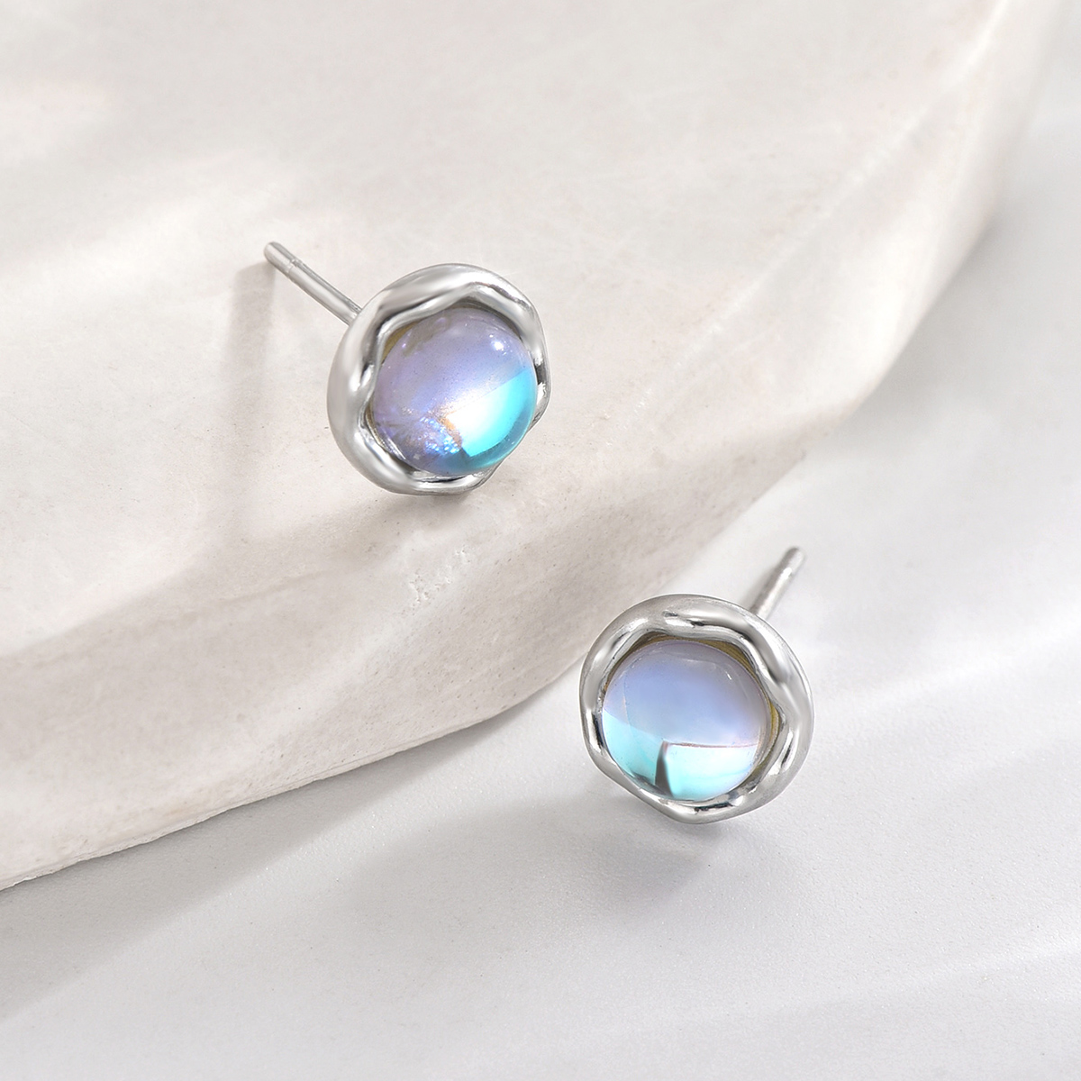 1 Pair IG Style Elegant Simple Style Round Inlay 304 Stainless Steel Moonstone 14K Gold Plated Ear Studs display picture 4