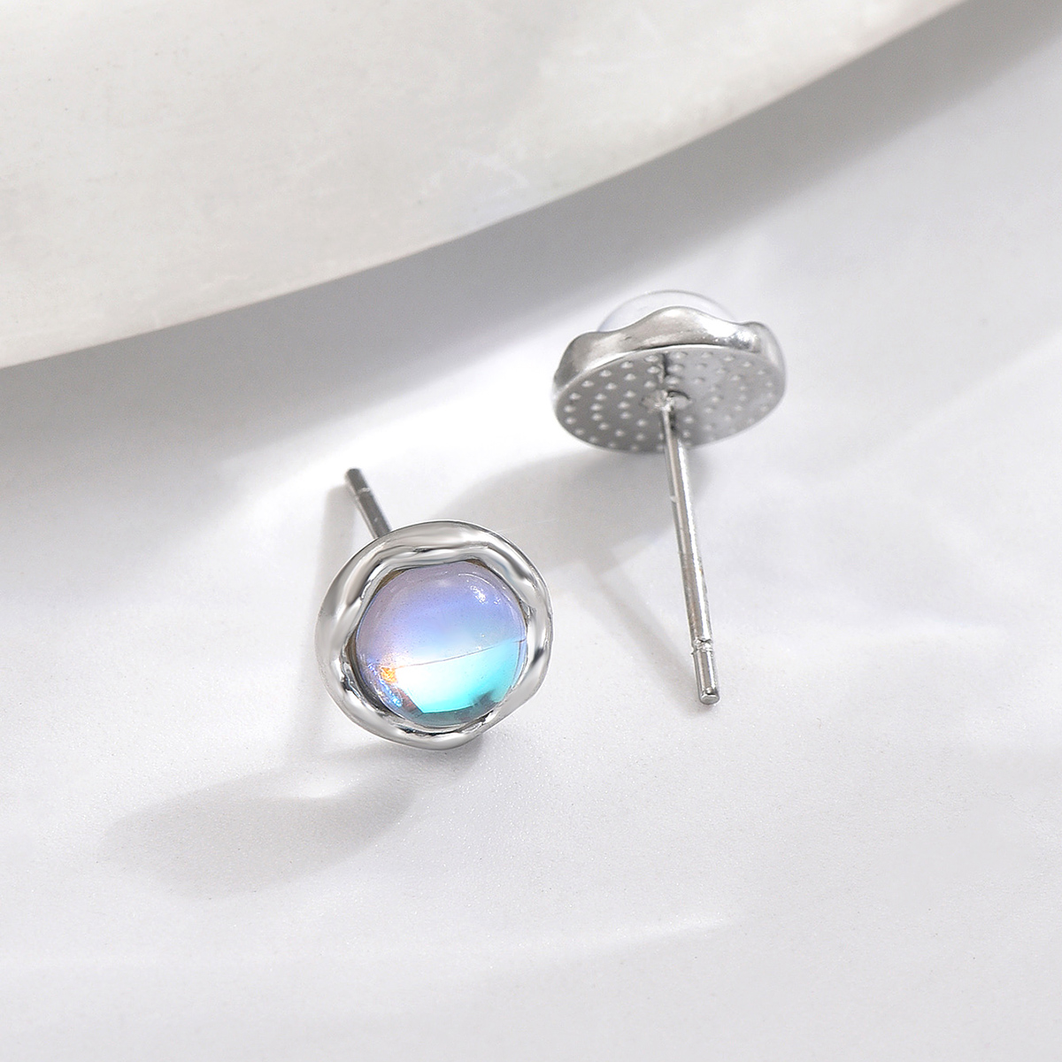 1 Pair IG Style Elegant Simple Style Round Inlay 304 Stainless Steel Moonstone 14K Gold Plated Ear Studs display picture 3