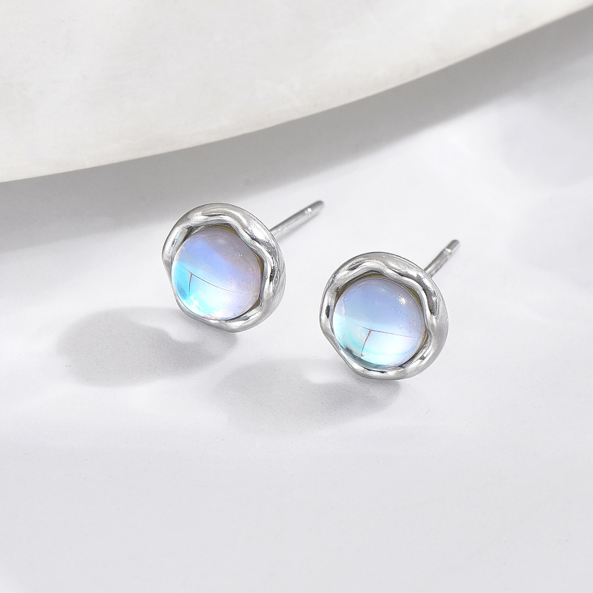 1 Pair IG Style Elegant Simple Style Round Inlay 304 Stainless Steel Moonstone 14K Gold Plated Ear Studs display picture 2