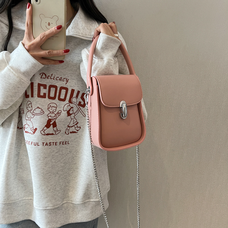 Women's Pu Leather Solid Color Streetwear Sewing Thread Chain Flip Cover Crossbody Bag display picture 15