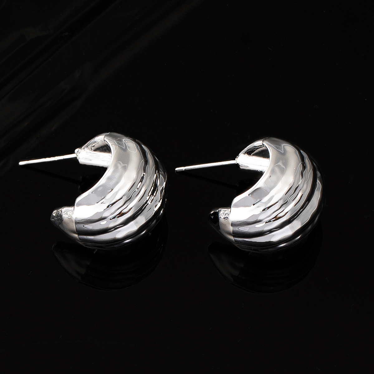 1 Pair Classic Style Commute C Shape Plastic Ear Studs display picture 4