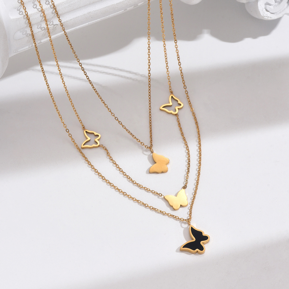 304 Stainless Steel Arylic Imitation Pearl 14K Gold Plated Elegant Simple Style Classic Style Inlay Round Bee Butterfly Zircon Layered Necklaces display picture 8