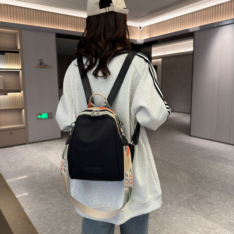 Women's Nylon Solid Color Classic Style Sewing Thread Bucket Zipper Fashion Backpack display picture 3