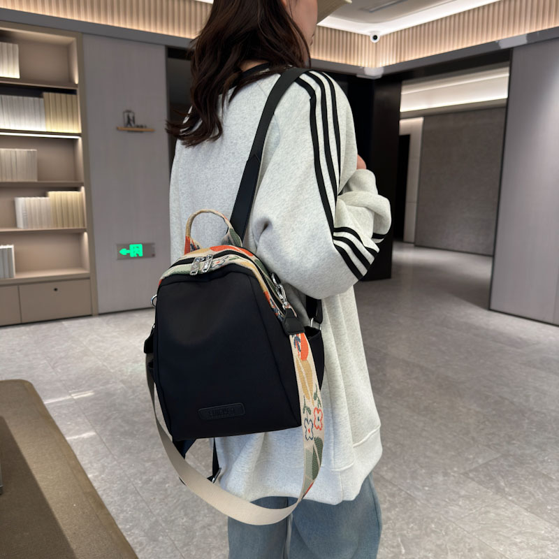Women's Nylon Solid Color Classic Style Sewing Thread Bucket Zipper Fashion Backpack display picture 18