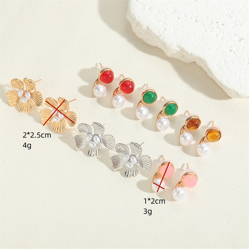 1 Pair Vintage Style Simple Style Commute Round Flower Inlay Copper Acrylic Pearl 14K Gold Plated Ear Studs display picture 5