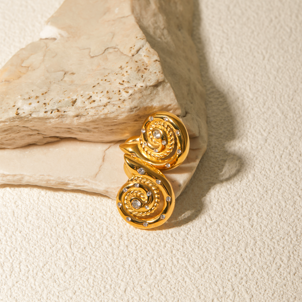 1 Pair IG Style Simple Style Spiral Inlay 316 Stainless Steel  Rhinestones 18K Gold Plated Ear Studs display picture 6