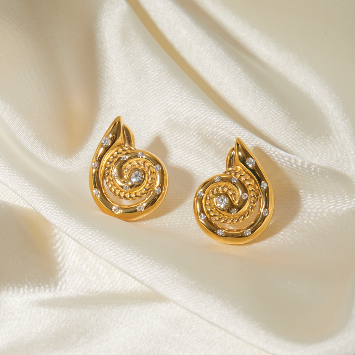 1 Pair IG Style Simple Style Spiral Inlay 316 Stainless Steel  Rhinestones 18K Gold Plated Ear Studs display picture 5