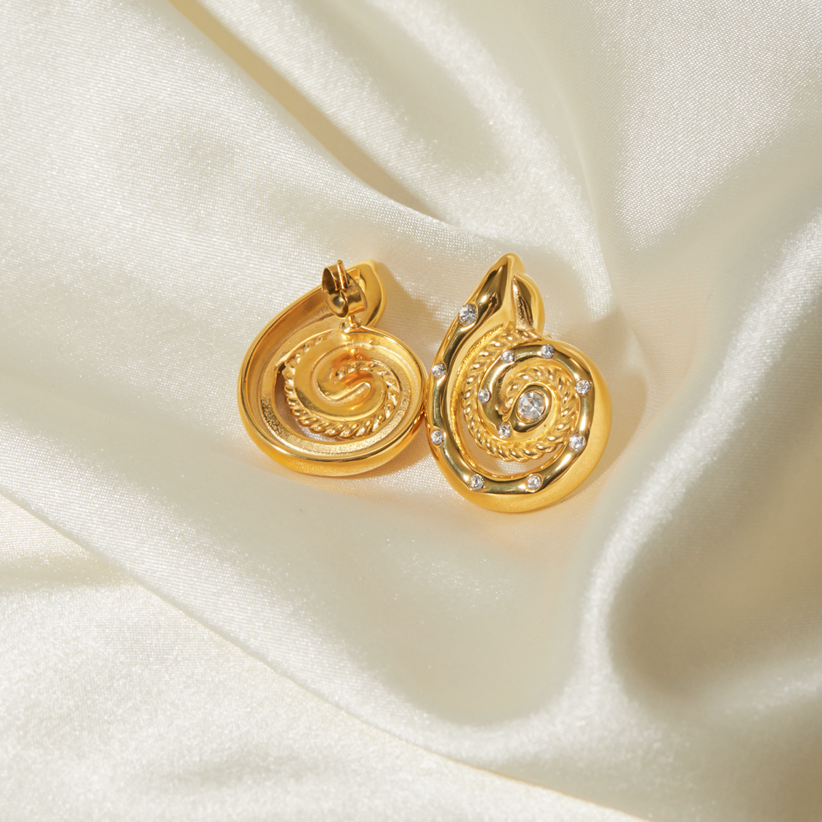 1 Pair IG Style Simple Style Spiral Inlay 316 Stainless Steel  Rhinestones 18K Gold Plated Ear Studs display picture 3