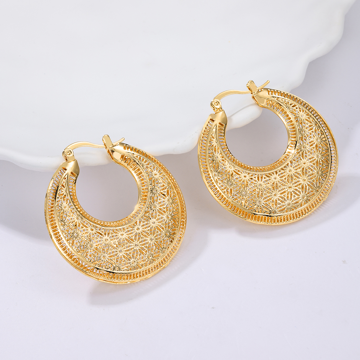 1 Pair IG Style Geometric Plating Hollow Out Iron 18K Gold Plated Earrings display picture 3