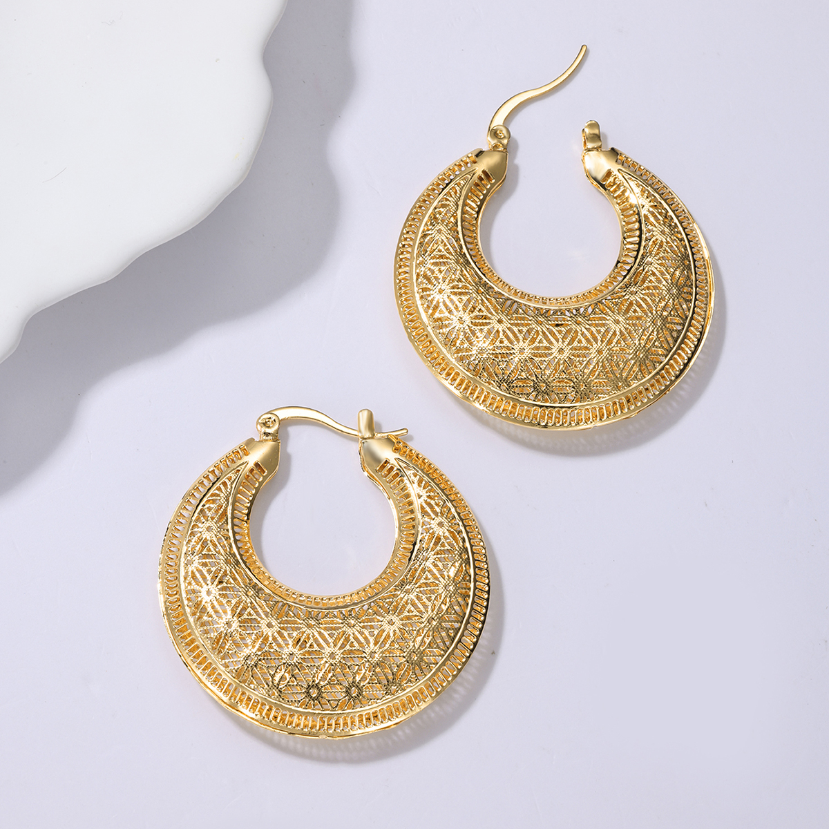 1 Pair IG Style Geometric Plating Hollow Out Iron 18K Gold Plated Earrings display picture 4