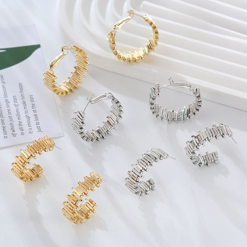 1 Pair Elegant Luxurious Simple Style C Shape U Shape Solid Color Alloy Gold Plated Silver Plated Earrings display picture 3