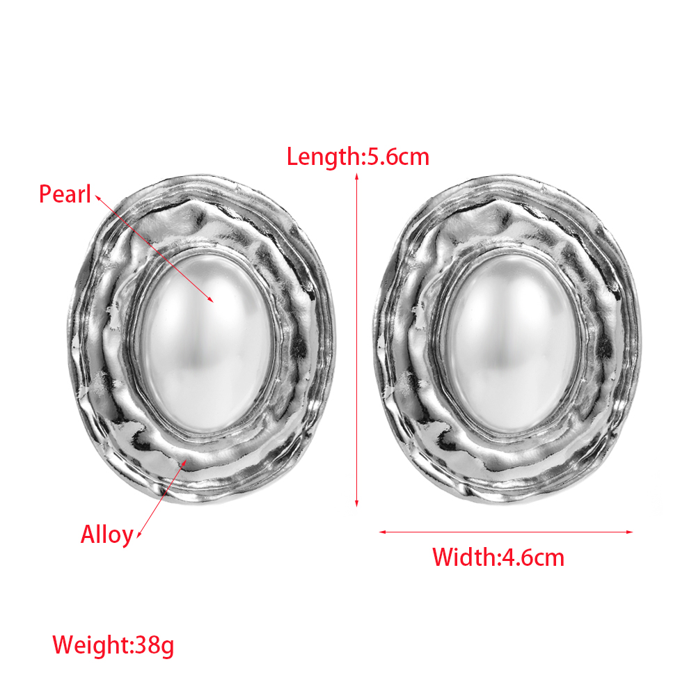 1 Pair Elegant Luxurious Oval Inlay Carving Alloy Pearl Gold Plated Silver Plated Ear Studs display picture 1