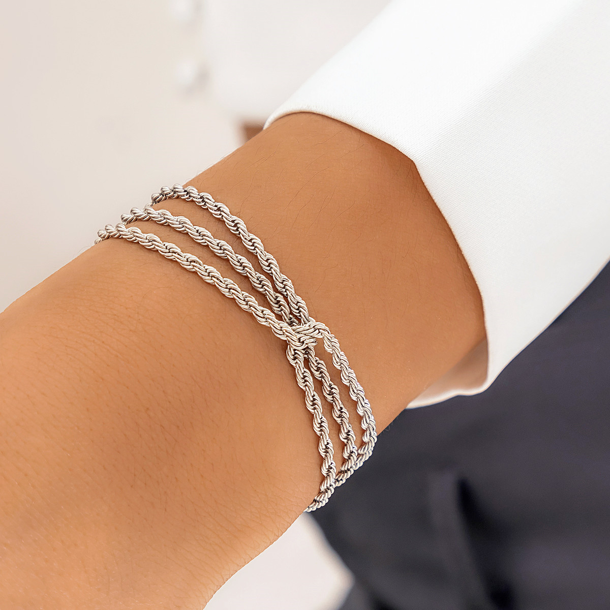 Vintage Style Simple Style Irregular Lines Iron Irregular Chain Women's Bracelets display picture 3