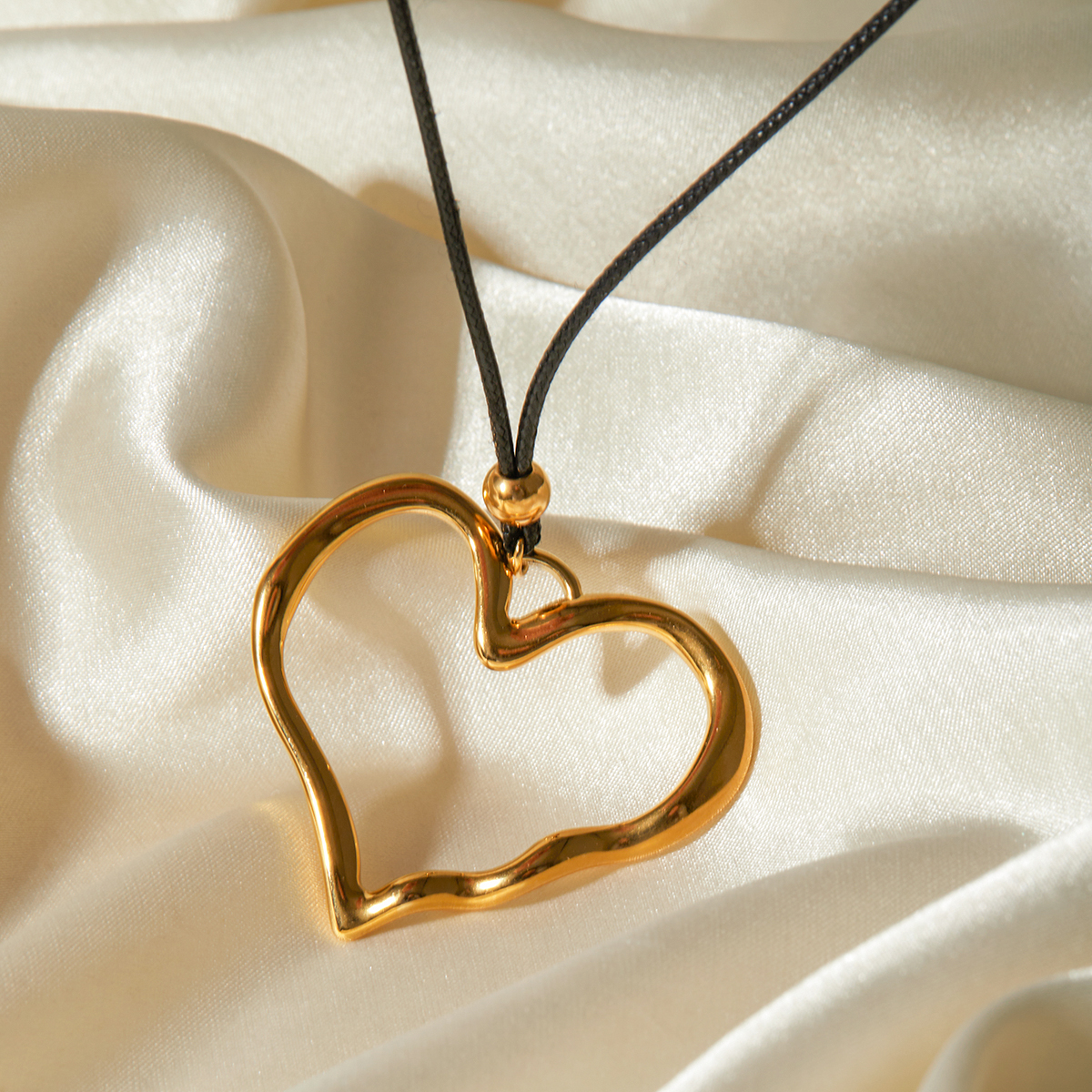 Stainless Steel 18K Gold Plated IG Style Heart Shape Necklace display picture 2