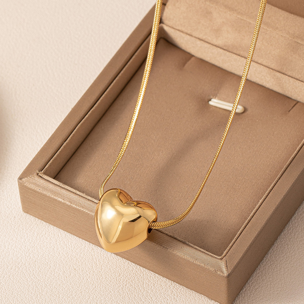 Süss Einfacher Stil Herzform Kunststoff Kupferlegierung Frau Halskette display picture 4