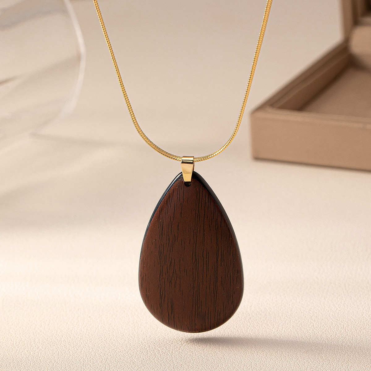 Classical Retro Classic Style Water Droplets Wood Copper Alloy Women's Pendant Necklace display picture 1