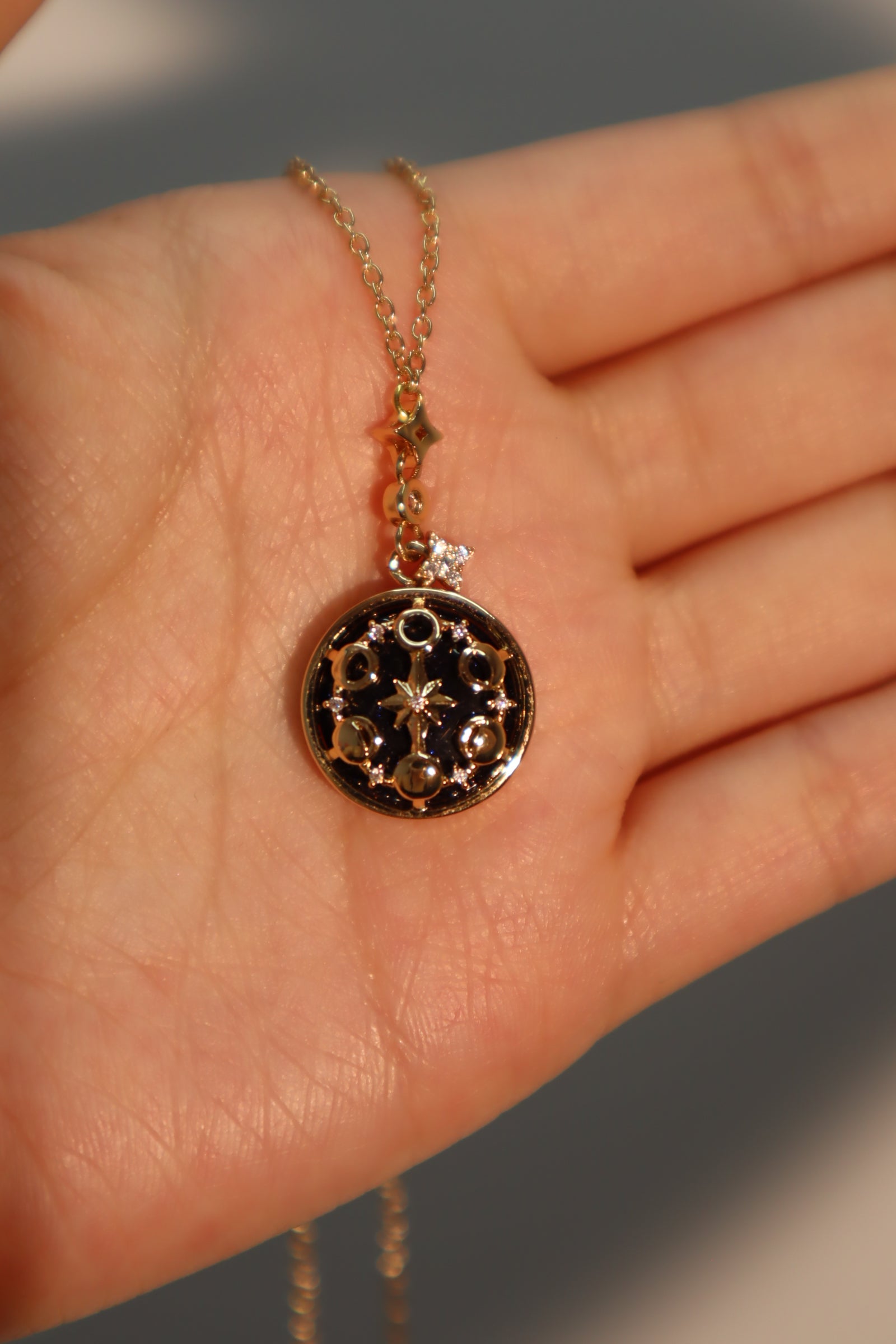 Copper Gold Plated IG Style Retro Star Moon Inlay Zircon Pendant Necklace display picture 2