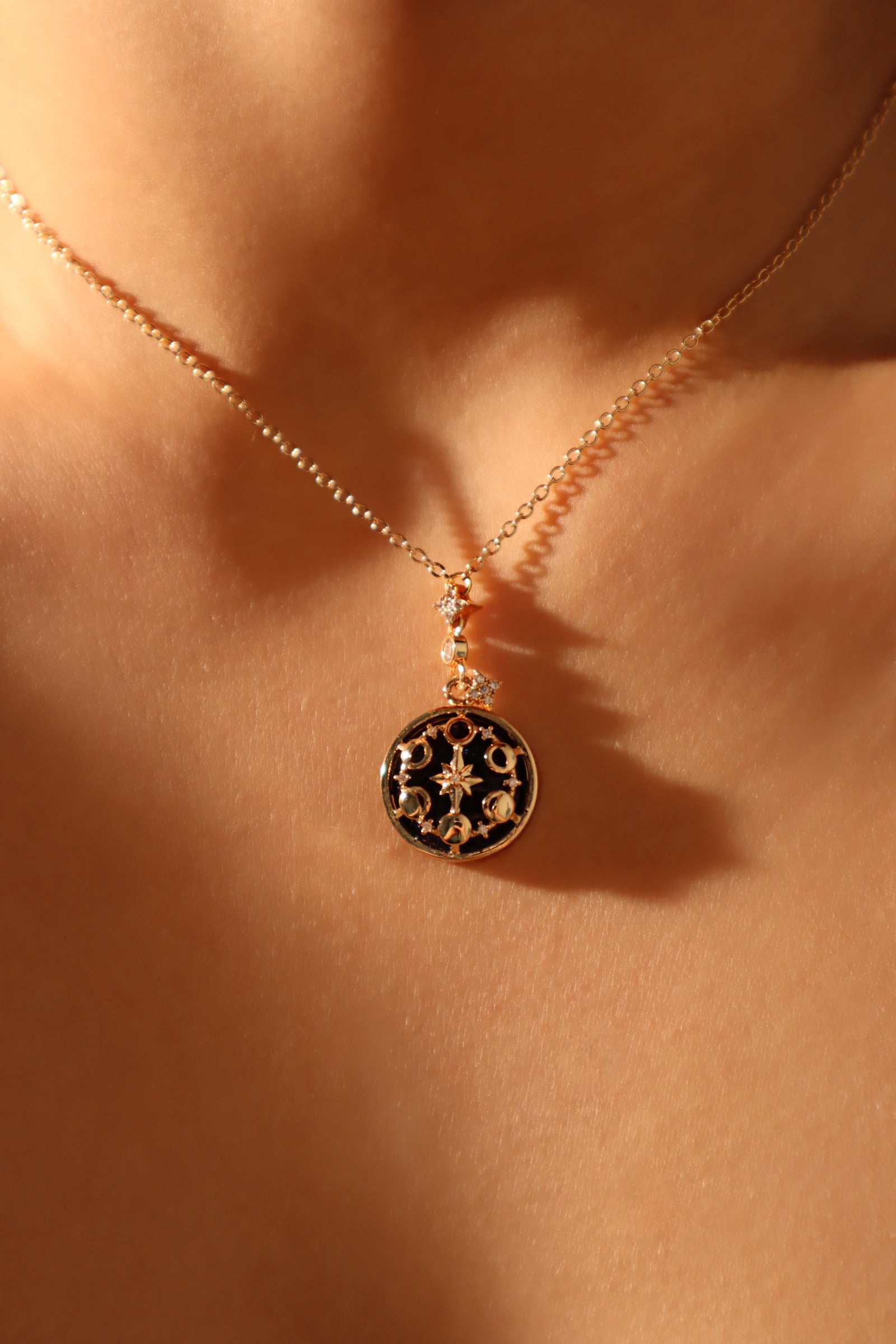 Copper Gold Plated IG Style Retro Star Moon Inlay Zircon Pendant Necklace display picture 4