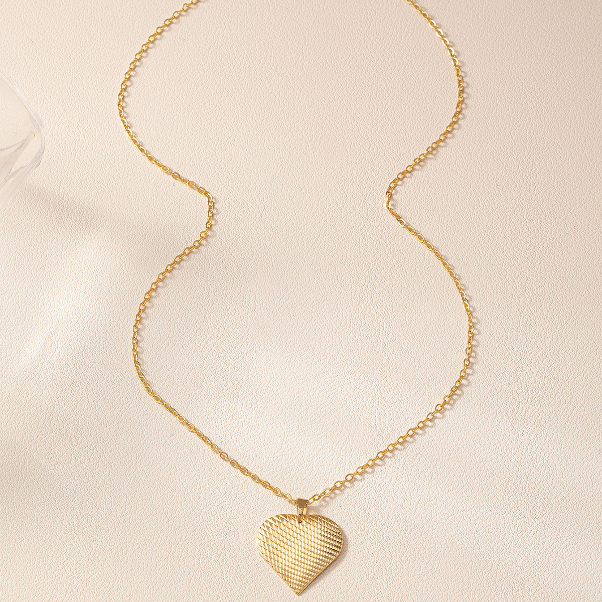 Simple Style Commute Heart Shape Alloy Women's Pendant Necklace display picture 4