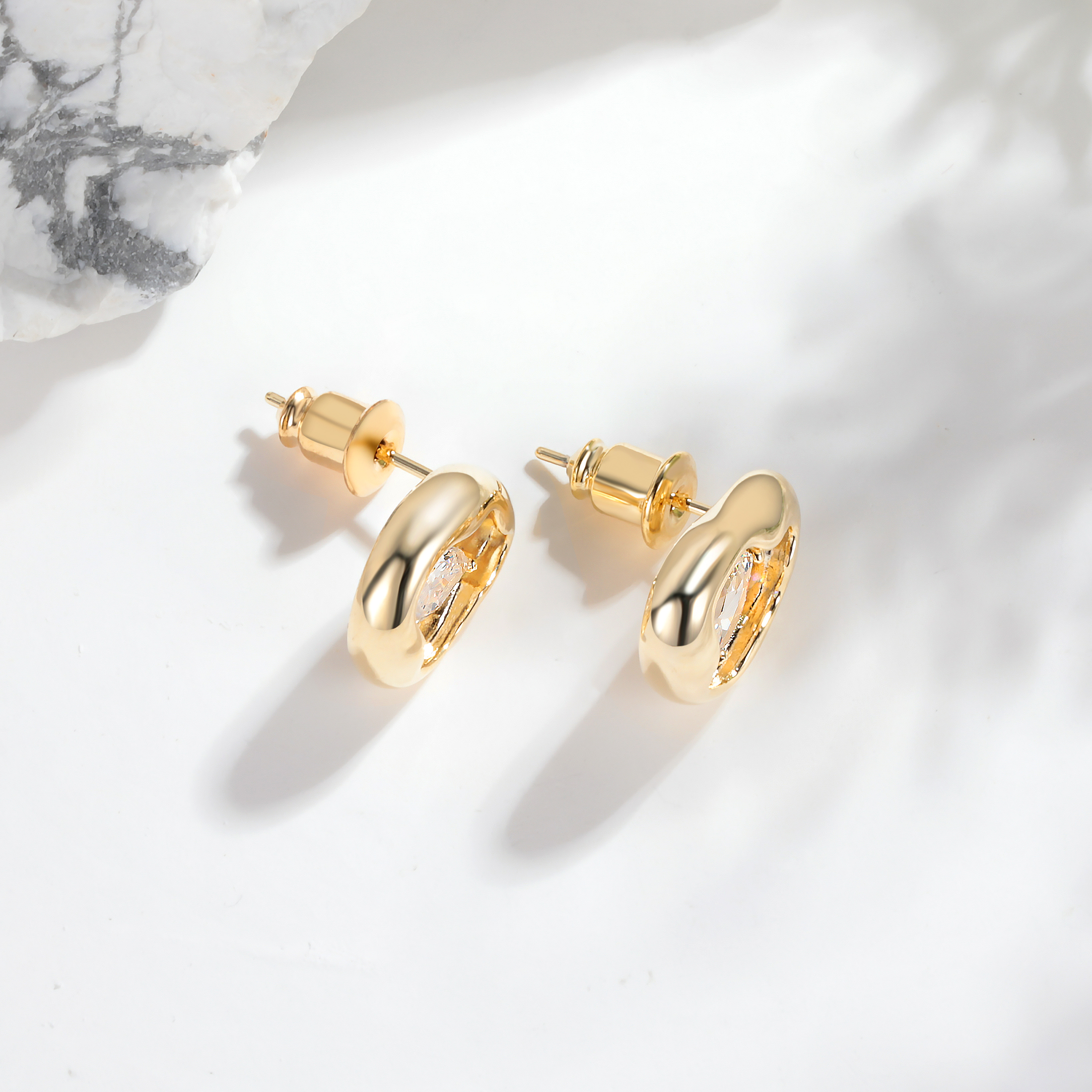 1 Pair Casual Simple Style Irregular Copper Zircon 18K Gold Plated Ear Studs display picture 2
