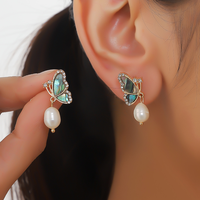 1 Pair Bridal Simple Style Butterfly Pearl Inlay Alloy Rhinestones Shell Gold Plated Drop Earrings display picture 6