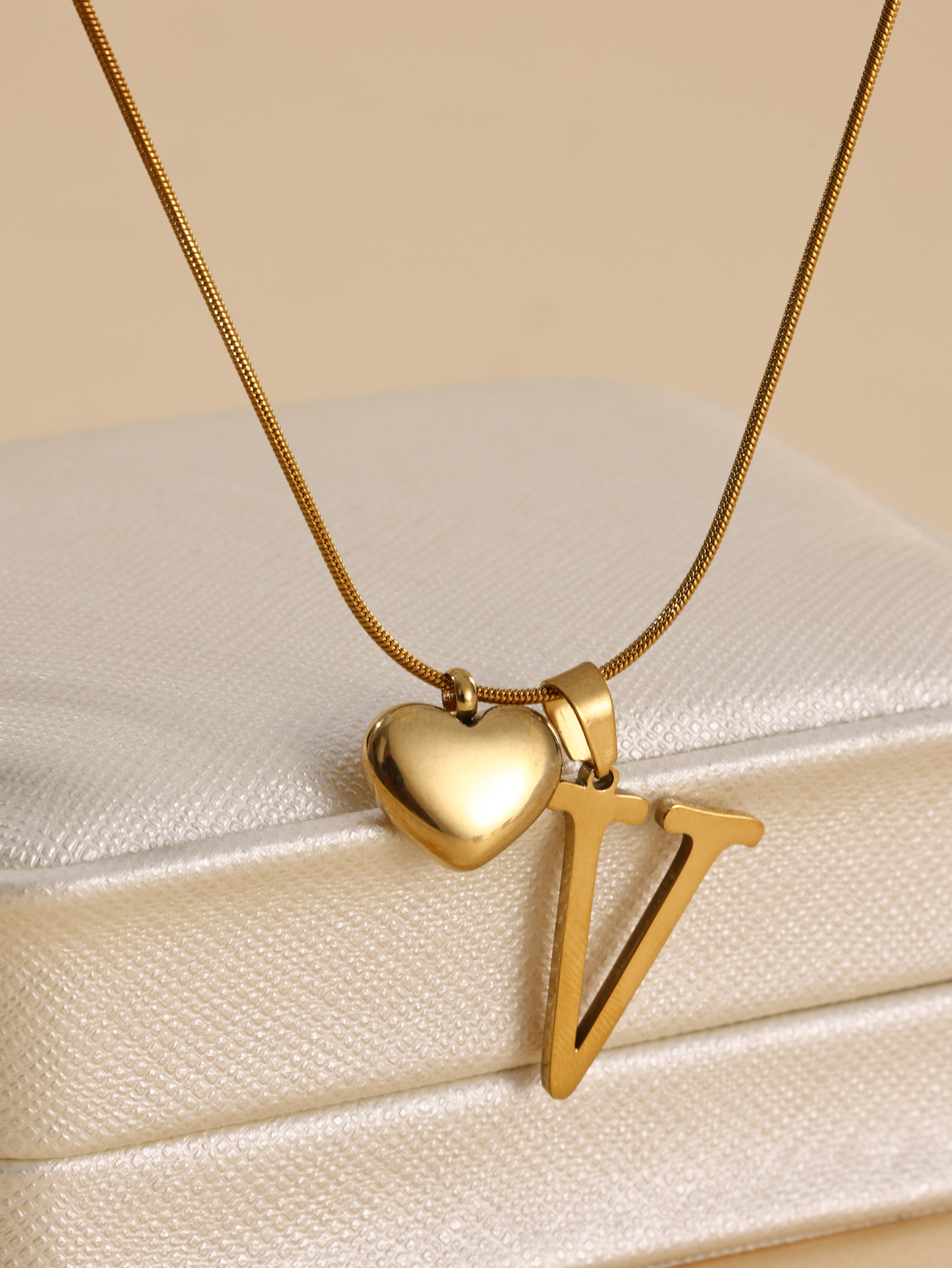Stainless Steel Copper 18K Gold Plated IG Style Letter Heart Shape Pendant Necklace display picture 3