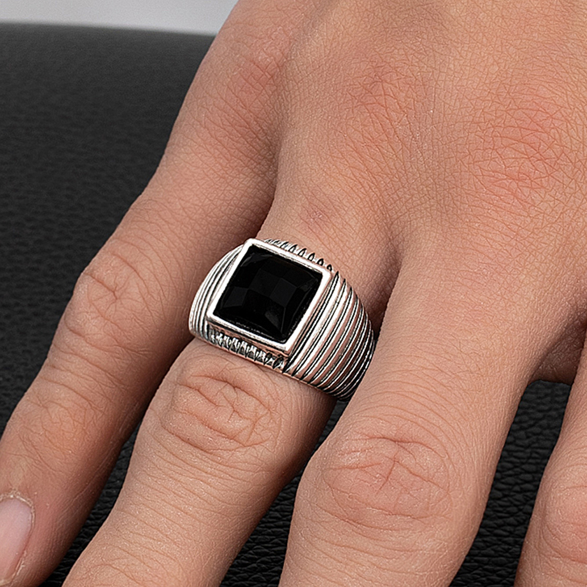 Punk Cool Style Geometric Arylic Alloy Men's Rings display picture 5