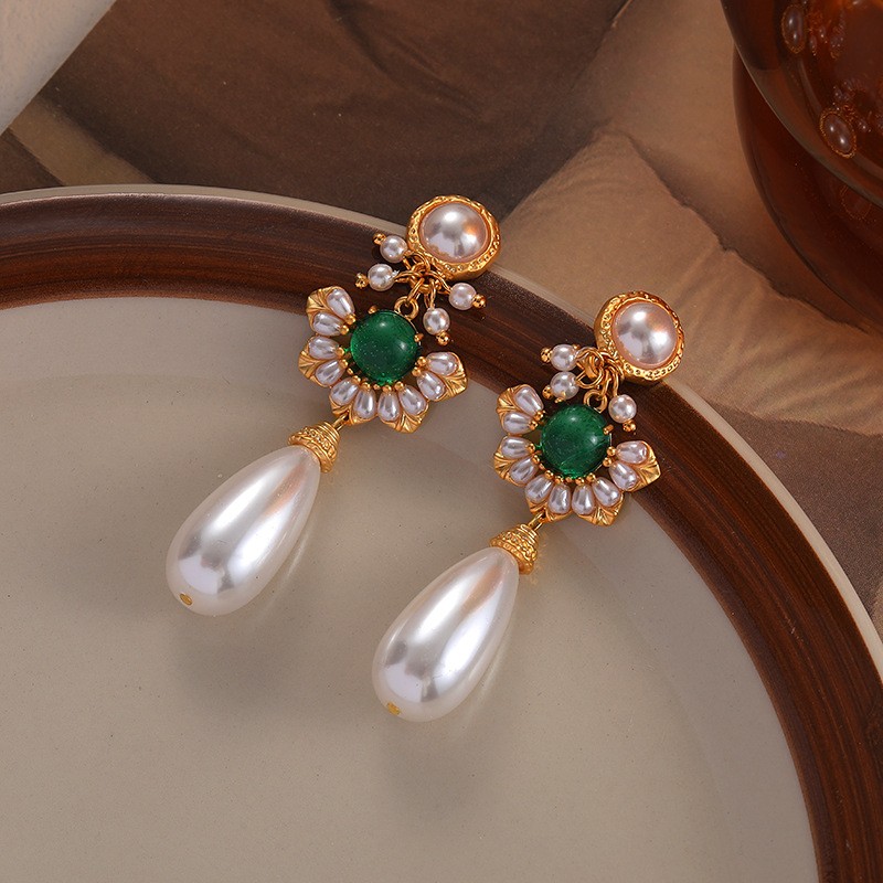 1 Pair Vintage Style French Style Commute Round Enamel Inlay Copper Pearl Zircon 18K Gold Plated Drop Earrings Ear Studs display picture 9