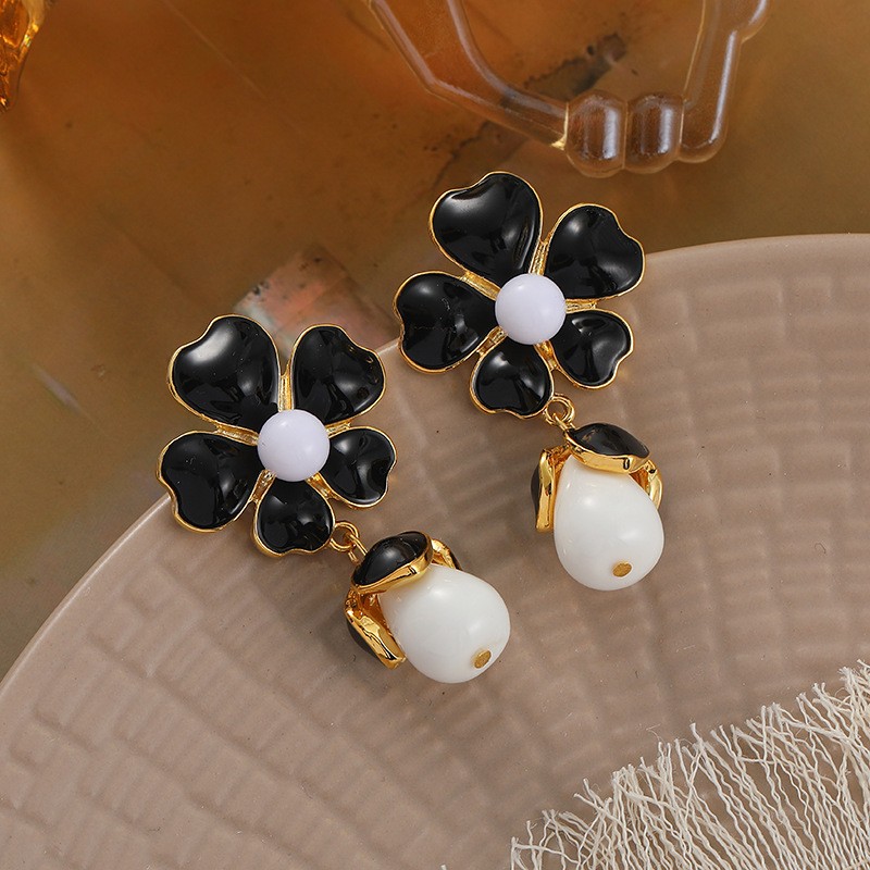 1 Pair Vintage Style French Style Commute Round Enamel Inlay Copper Pearl Zircon 18K Gold Plated Drop Earrings Ear Studs display picture 7