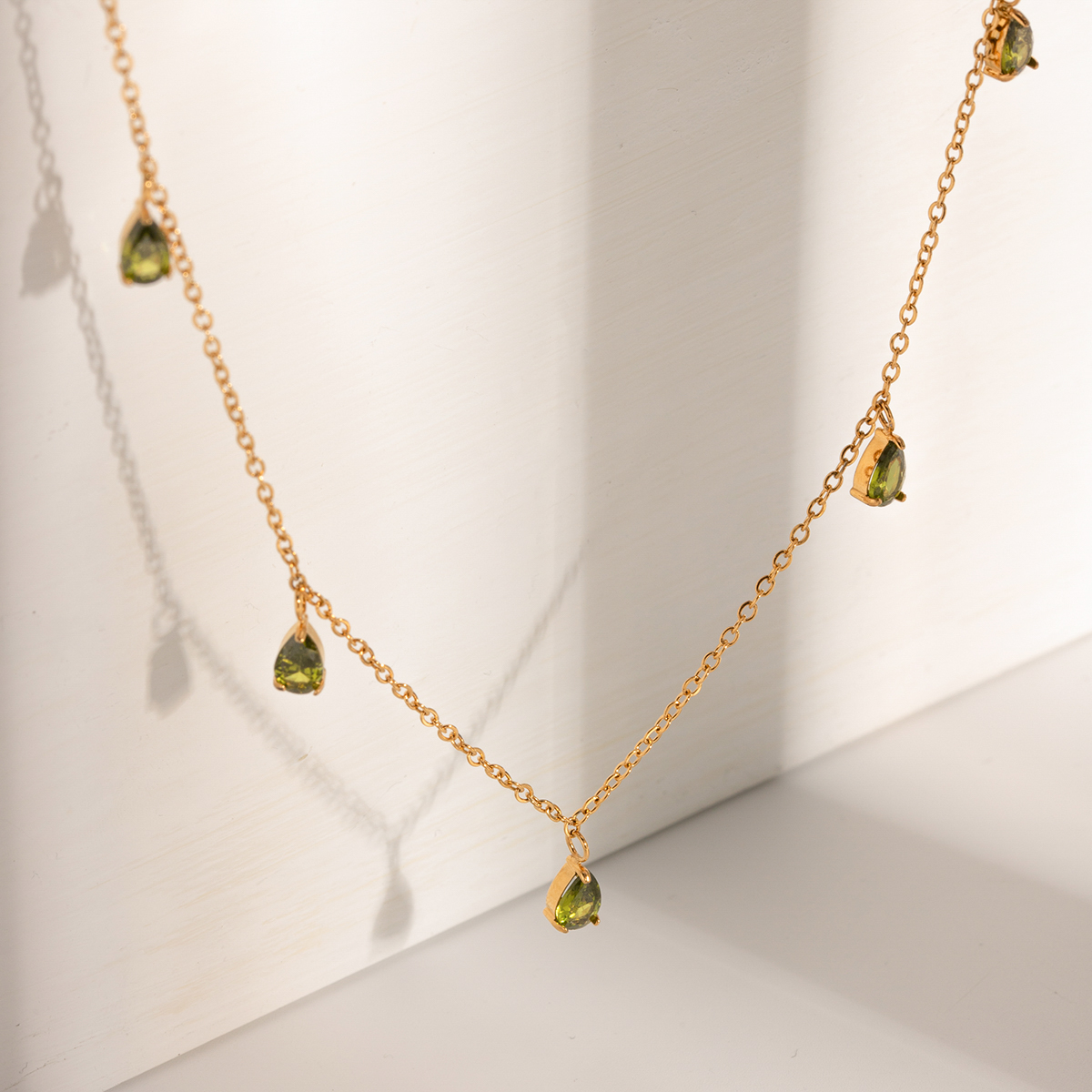Acero Inoxidable Chapados en oro de 18k Estilo Simple Gotitas De Agua Embutido Diamantes De Imitación Collar display picture 3
