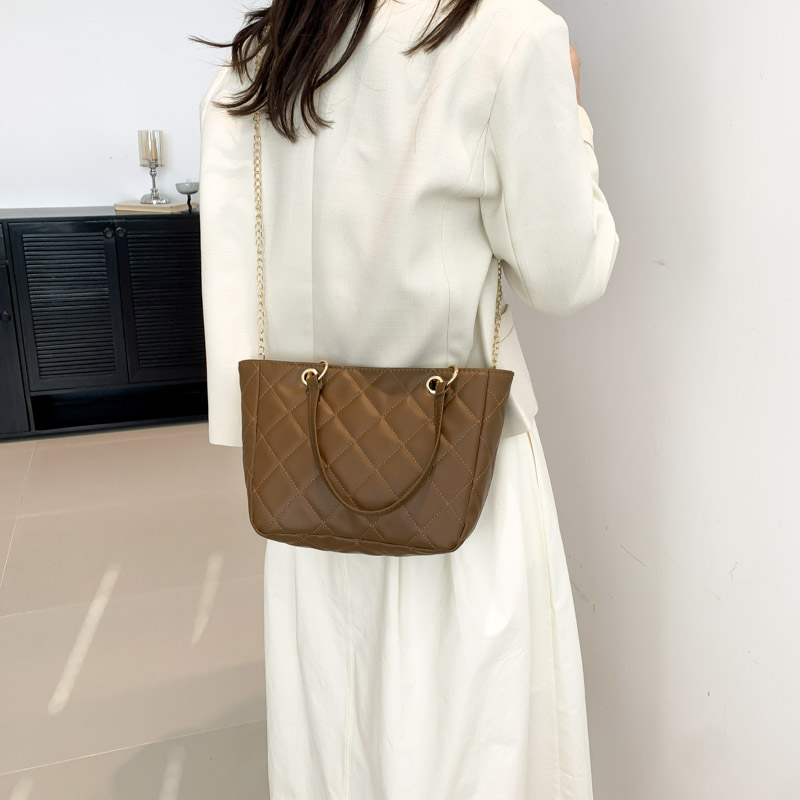 Women's Pu Leather Lingge Basic Zipper Shoulder Bag Tote Bag display picture 5