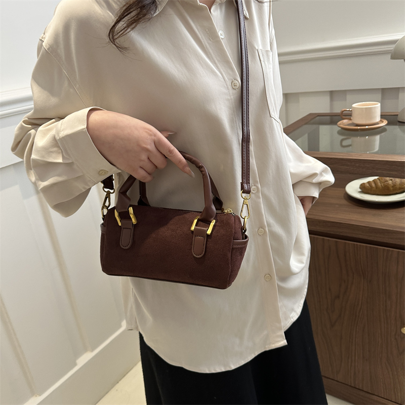 Women's Suede Solid Color Vintage Style Zipper Shoulder Bag display picture 11