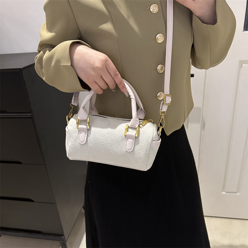 Women's Suede Solid Color Vintage Style Zipper Shoulder Bag display picture 8
