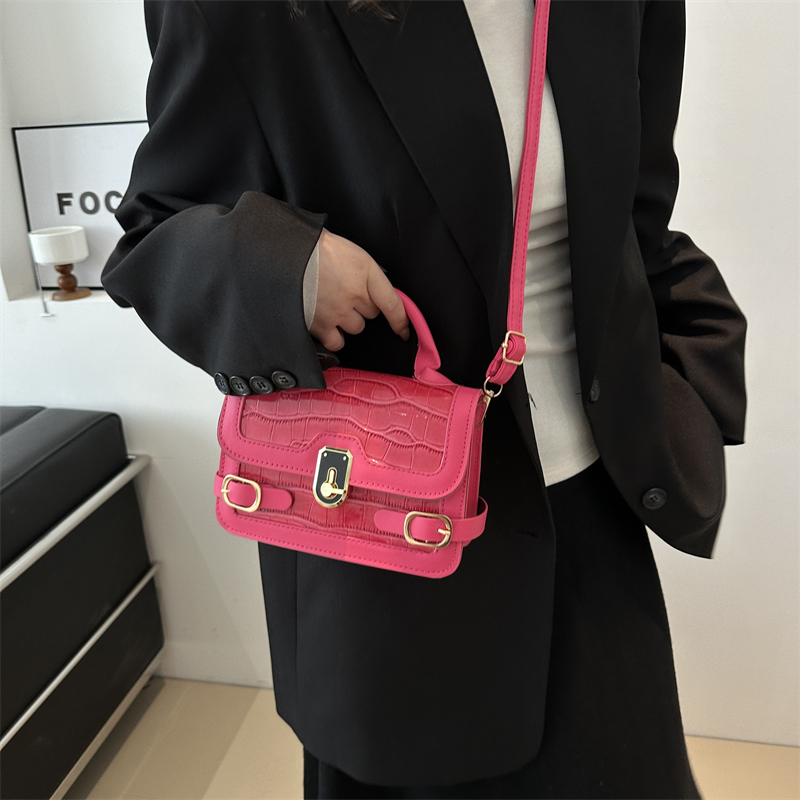 Women's Pu Leather Solid Color Elegant Flip Cover Handbag display picture 2