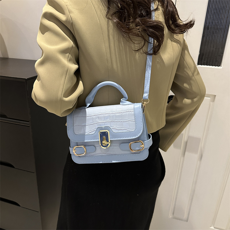 Women's Pu Leather Solid Color Elegant Flip Cover Handbag display picture 11