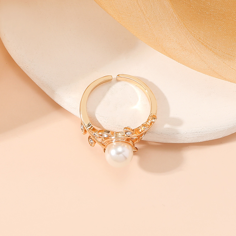 Großhandel Schmuck Elegant Einfacher Stil Blatt Legierung Künstliche Perlen Vergoldet Überzug Inlay Offener Ring display picture 2