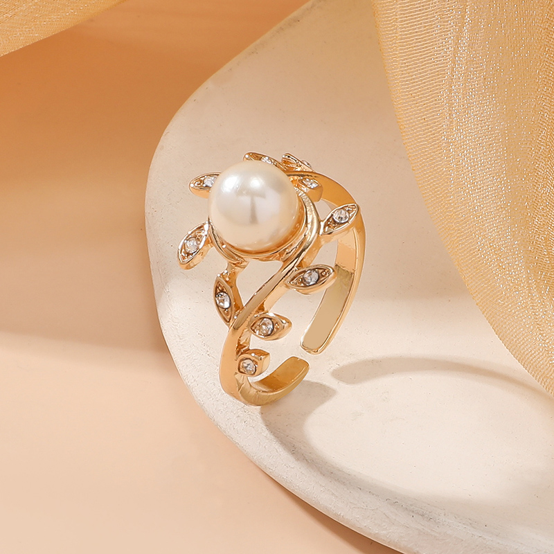 Großhandel Schmuck Elegant Einfacher Stil Blatt Legierung Künstliche Perlen Vergoldet Überzug Inlay Offener Ring display picture 3