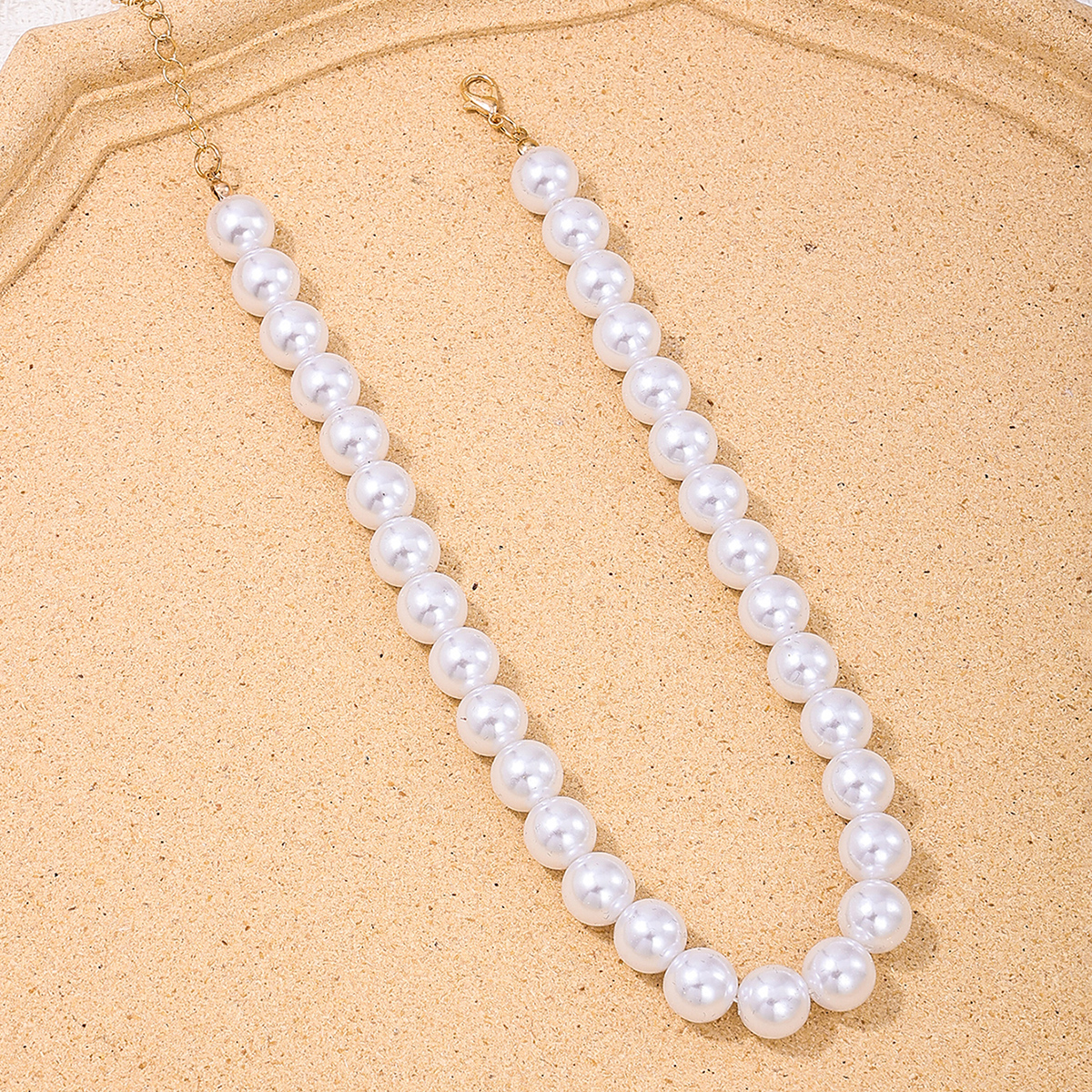 Elegant Glam Geometric Plastic Ferroalloy Beaded Women's Necklace display picture 2
