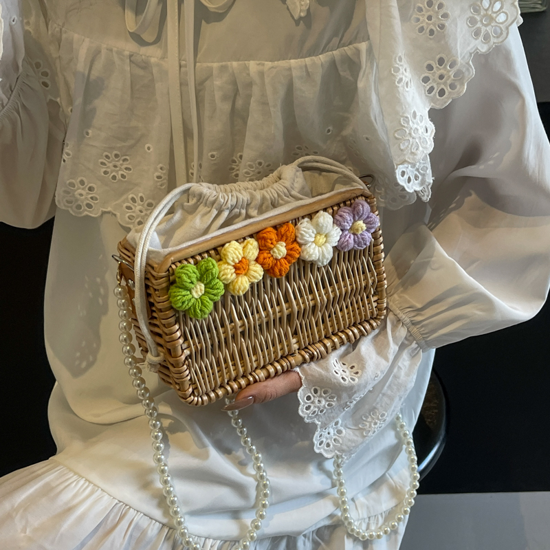 Women's Straw Flower Vintage Style String Shoulder Bag display picture 6