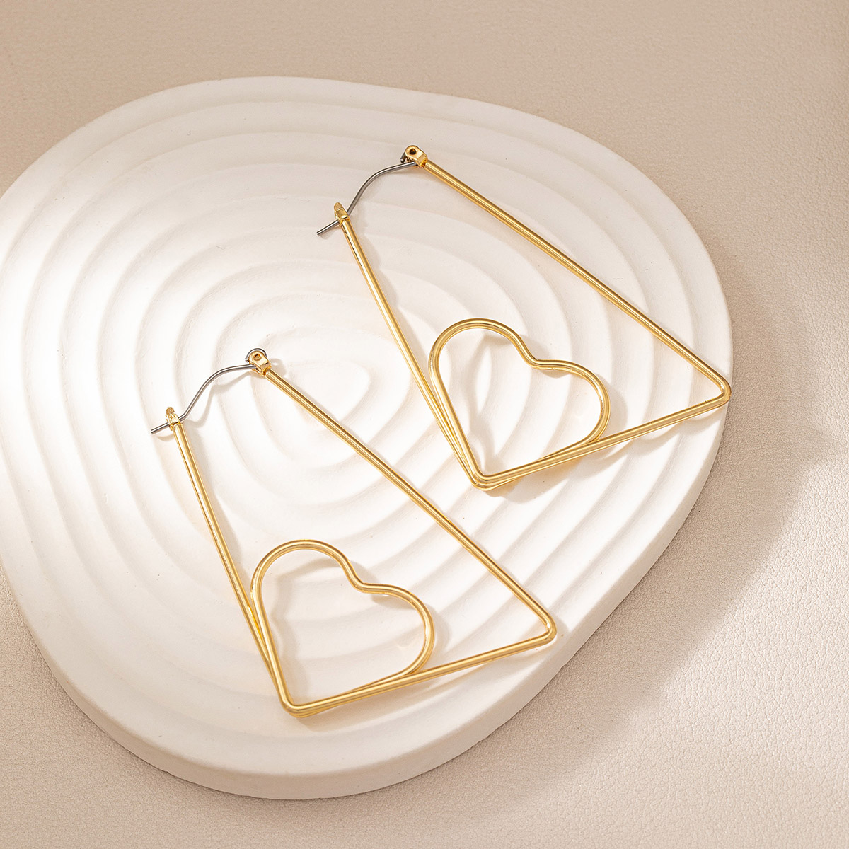 1 Pair IG Style Exaggerated Heart Shape Plating Ferroalloy Earrings display picture 2