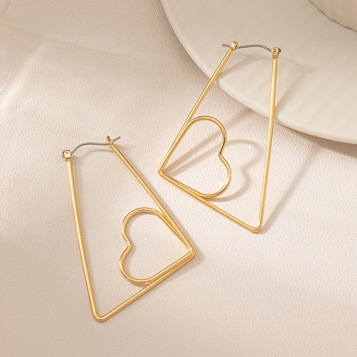 1 Pair IG Style Exaggerated Heart Shape Plating Ferroalloy Earrings display picture 6