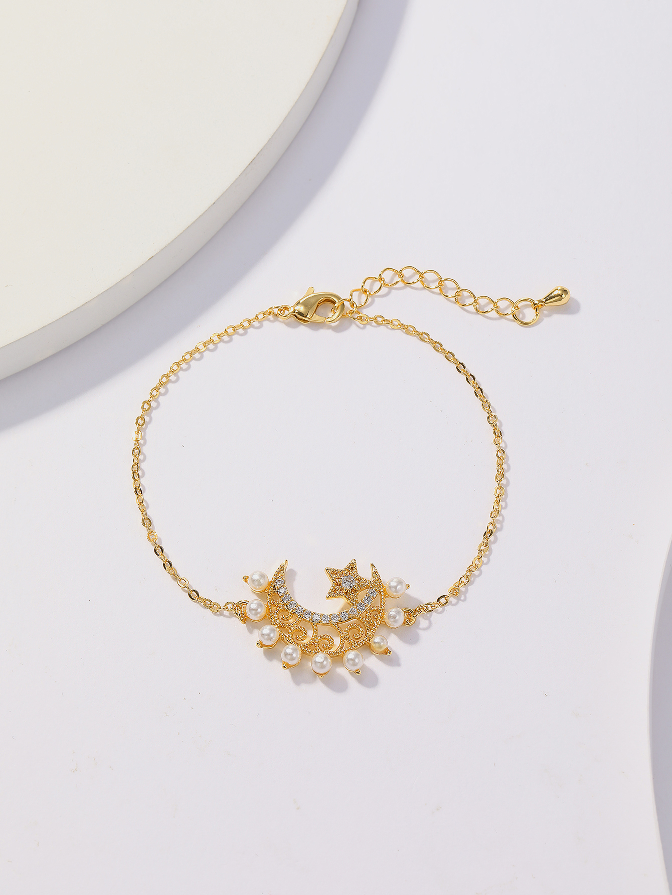 Cobre Chapados en oro de 18k Elegante Retro Estrella Luna Embutido Perlas Artificiales Circón Pulsera display picture 2
