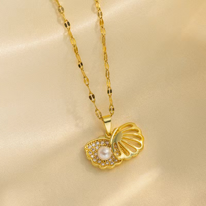 304 Stainless Steel 18K Gold Plated Elegant Simple Style Inlay Shell Artificial Rhinestones Plastic Pendant Necklace display picture 5