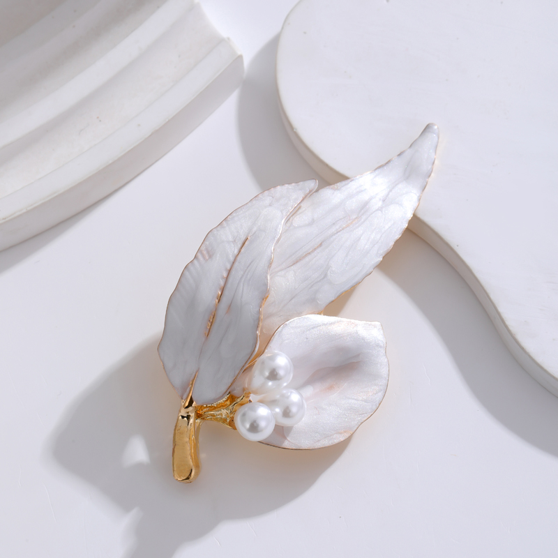 IG Style Simple Style Leaf Plant Flower Alloy Inlay Rhinestones Pearl Unisex Brooches display picture 15