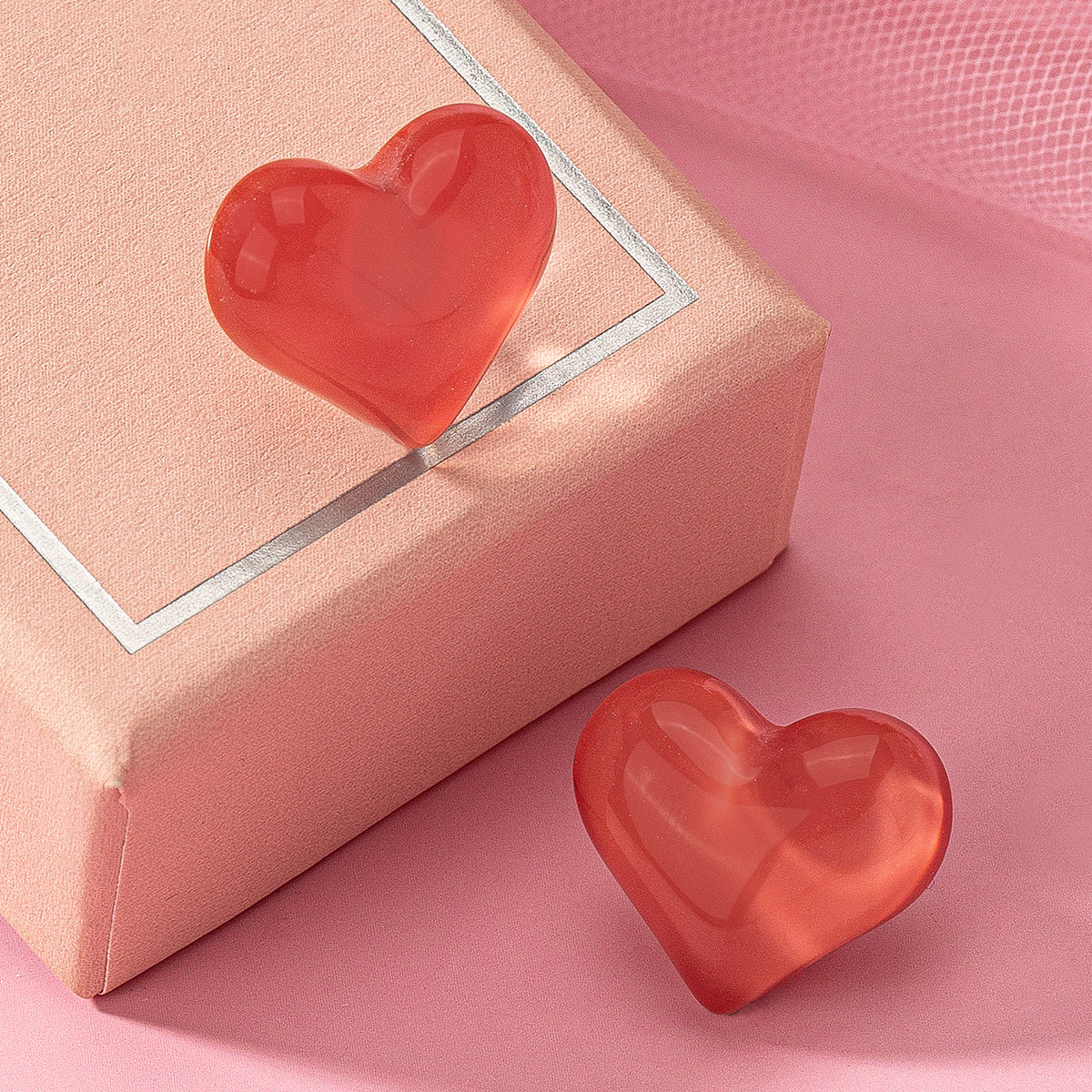 1 Pair Cute Sweet Heart Shape Arylic Ear Studs display picture 2