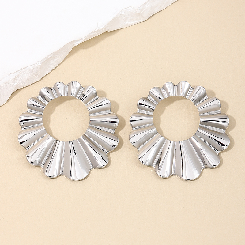 1 Pair Simple Style Geometric Frill Alloy Ear Studs display picture 4