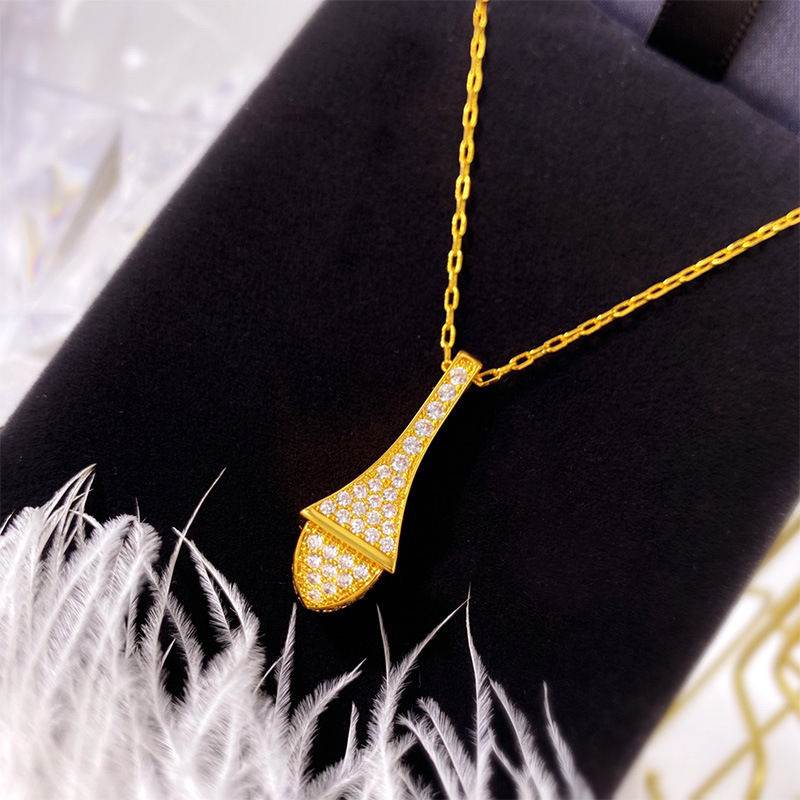 Copper 18K Gold Plated IG Style Commute Pyramid Inlay Zircon Pendant Necklace display picture 1