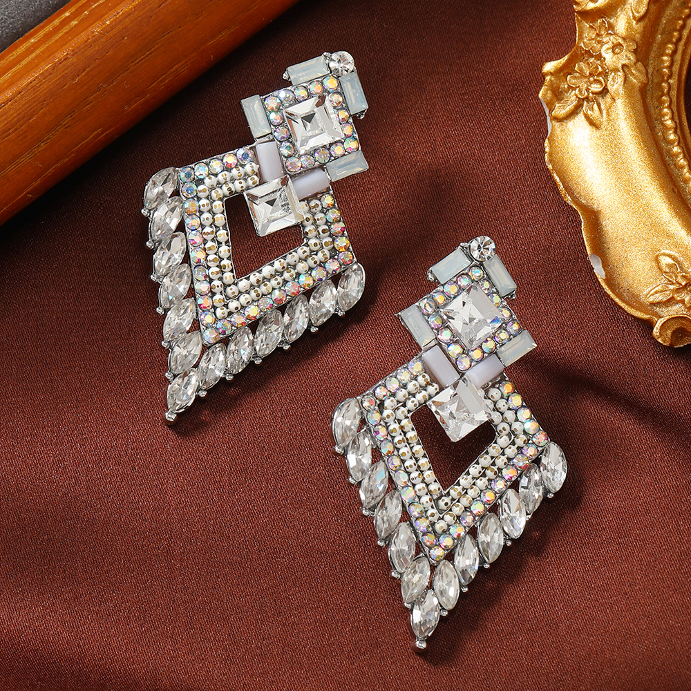 1 Pair Elegant Glam Rhombus Alloy Rhinestones Silver Plated Drop Earrings display picture 4