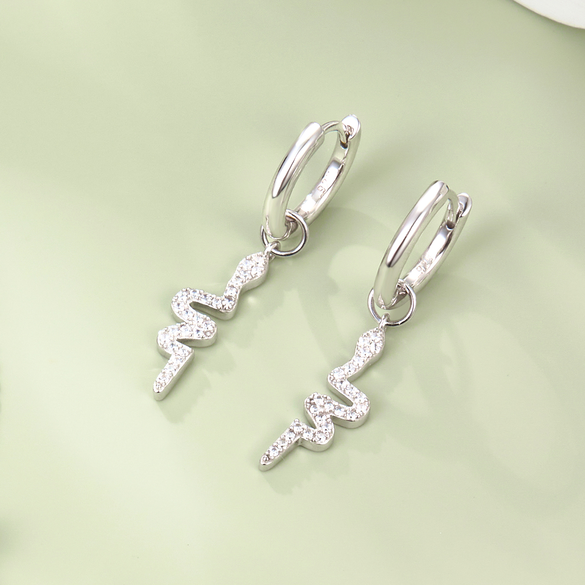 1 Paar Elegant Tier Schlange Inlay Sterling Silber Künstliche Edelsteine Künstlicher Diamant Weißgold Plattiert Tropfenohrringe display picture 4