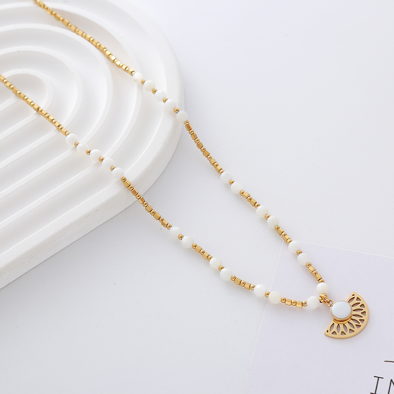Stainless Steel Moonstone Shell 18K Gold Plated Simple Style Classic Style Color Block Beaded Plating Necklace display picture 4